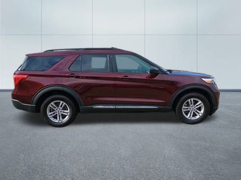 Used 2022 Ford Explorer XLT w/ Equipment Group 202A image 7