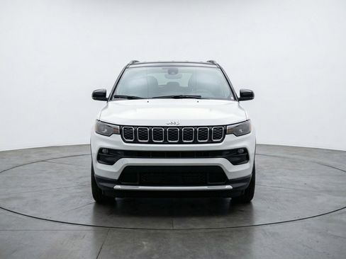 Used 2025 Jeep Compass Limited AWD/4WD image 2