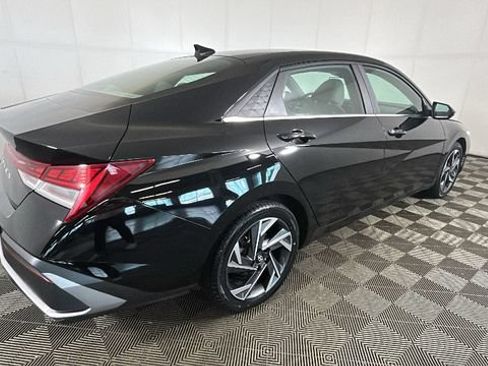 Used 2024 Hyundai Elantra SEL w/ Convenience Package FWD image 2