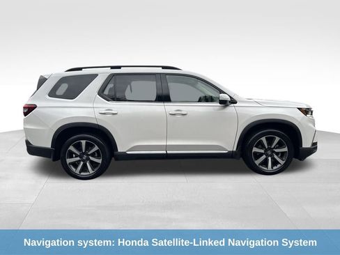 Certified 2024 Honda Pilot Touring image 9