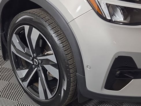 Used 2023 Volvo XC40 B5 Plus w/ Protection Package Premier image 5