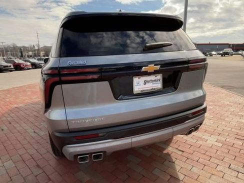 Used 2026 Chevrolet Traverse LT FWD image 8