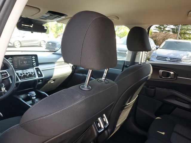 Certified 2023 Kia Sorento LX FWD image 10