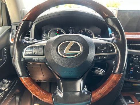 Used 2016 Lexus LX 570 4WD w/ Luxury Package image 17
