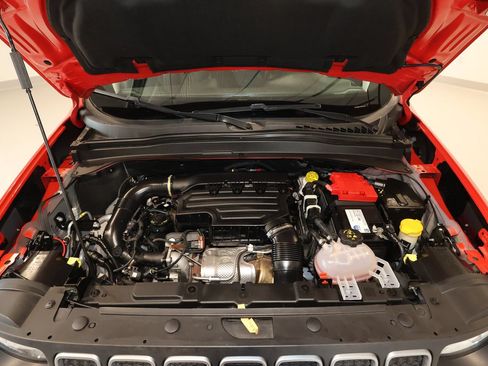 Used 2023 Jeep Renegade Latitude AWD/4WD image 31