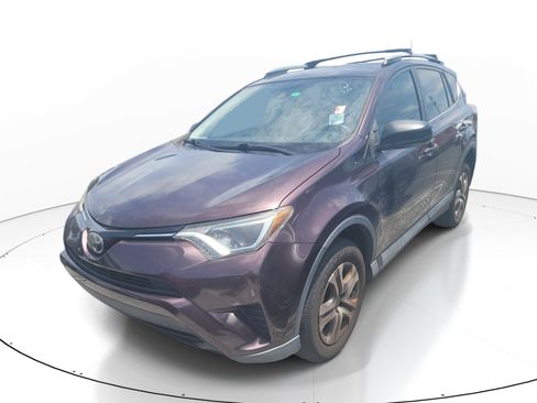 Used 2017 Toyota RAV4 LE FWD image 3