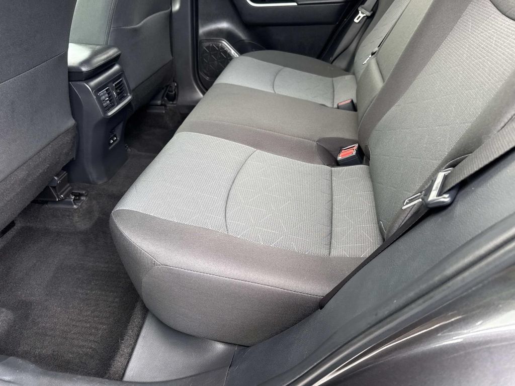 Used 2024 Toyota RAV4 XLE FWD image 15