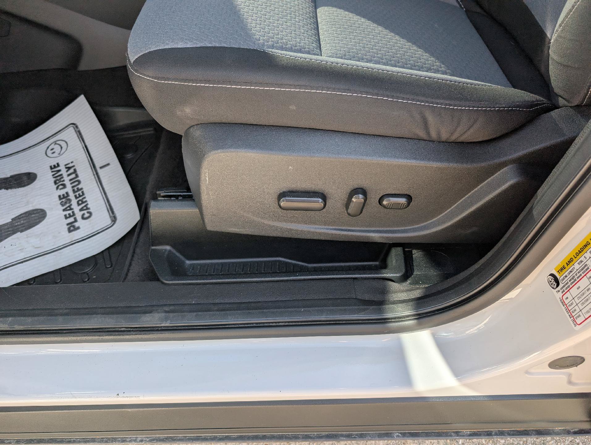 Used 2017 Ford Escape SE FWD image 12