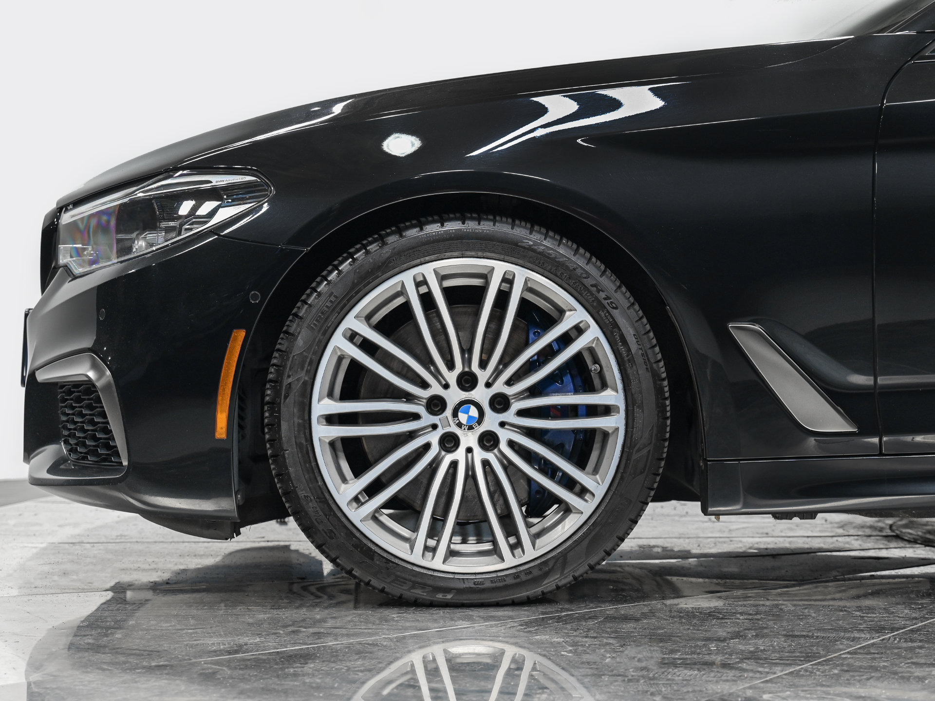 Used 2019 BMW M550i xDrive w/ Premium Package AWD/4WD image 3
