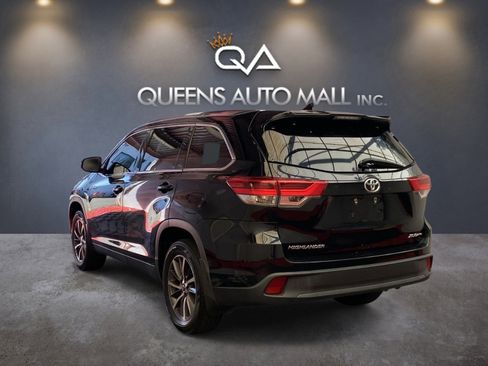 Used 2019 Toyota Highlander XLE AWD/4WD image 4