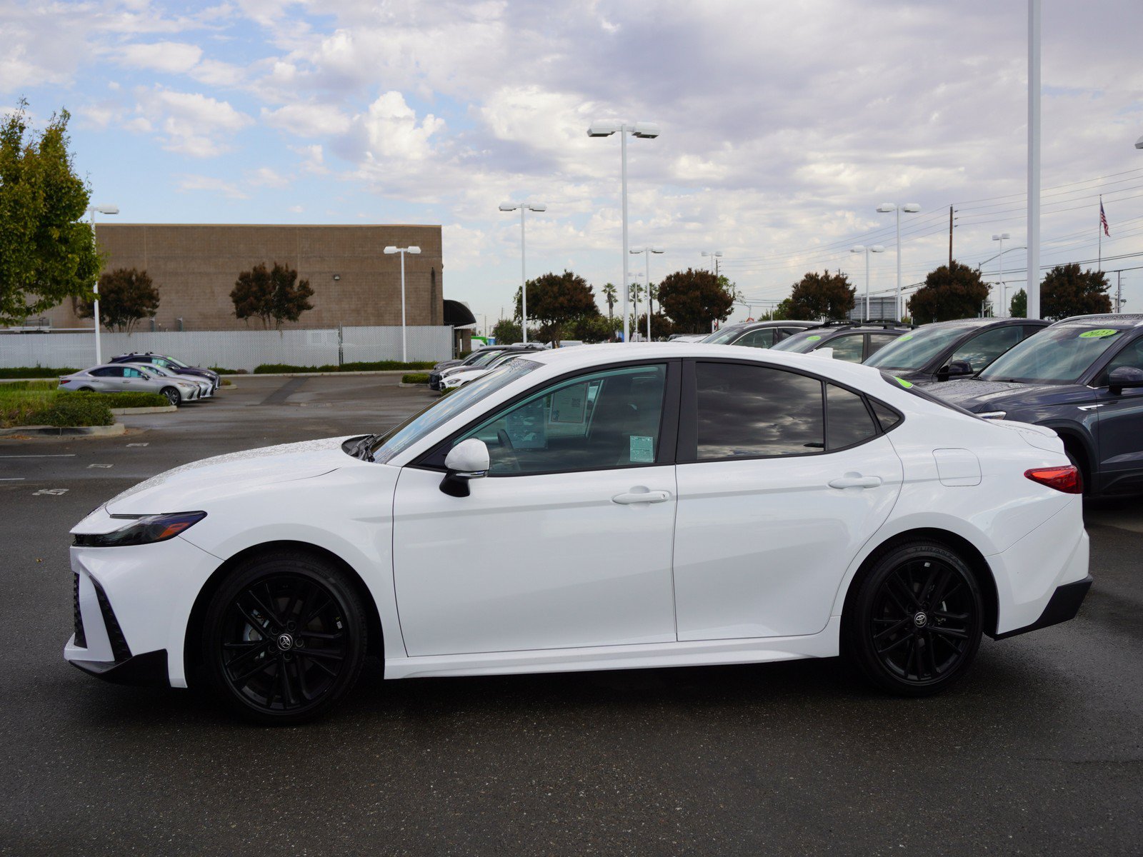Used 2025 Toyota Camry SE w/ Multimedia Upgrade Package FWD image 6