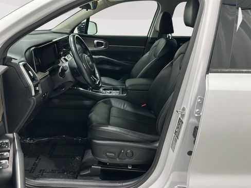 Used 2022 Kia Sorento S w/ Panoramic Sunroof Package image 9