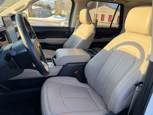 Used 2022 Ford Expedition Max Limited image 10