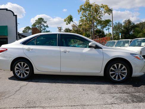 Used 2017 Toyota Camry XLE w/ Moonroof Package image 18