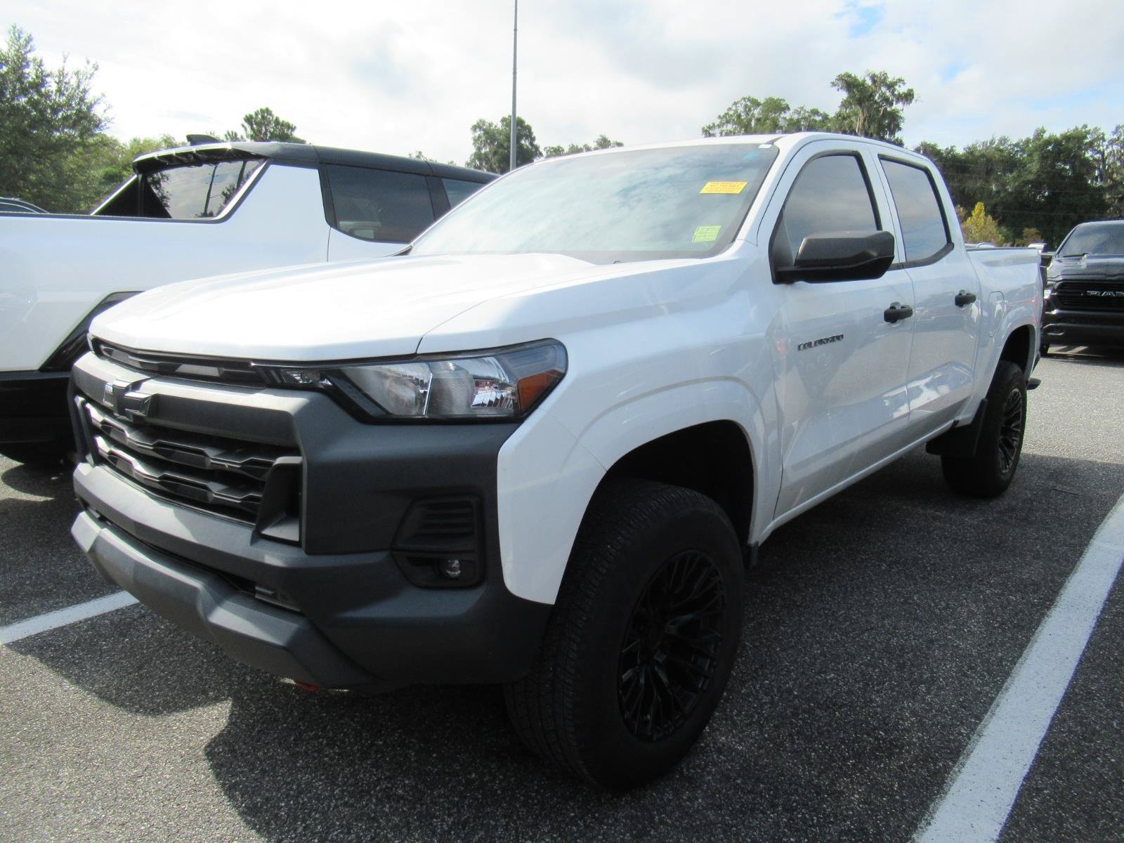 Used 2023 Chevrolet Colorado W/T RWD image 2