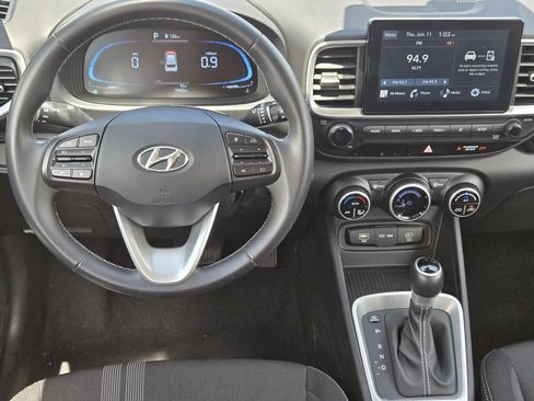 Used 2025 Hyundai Venue SEL FWD image 10