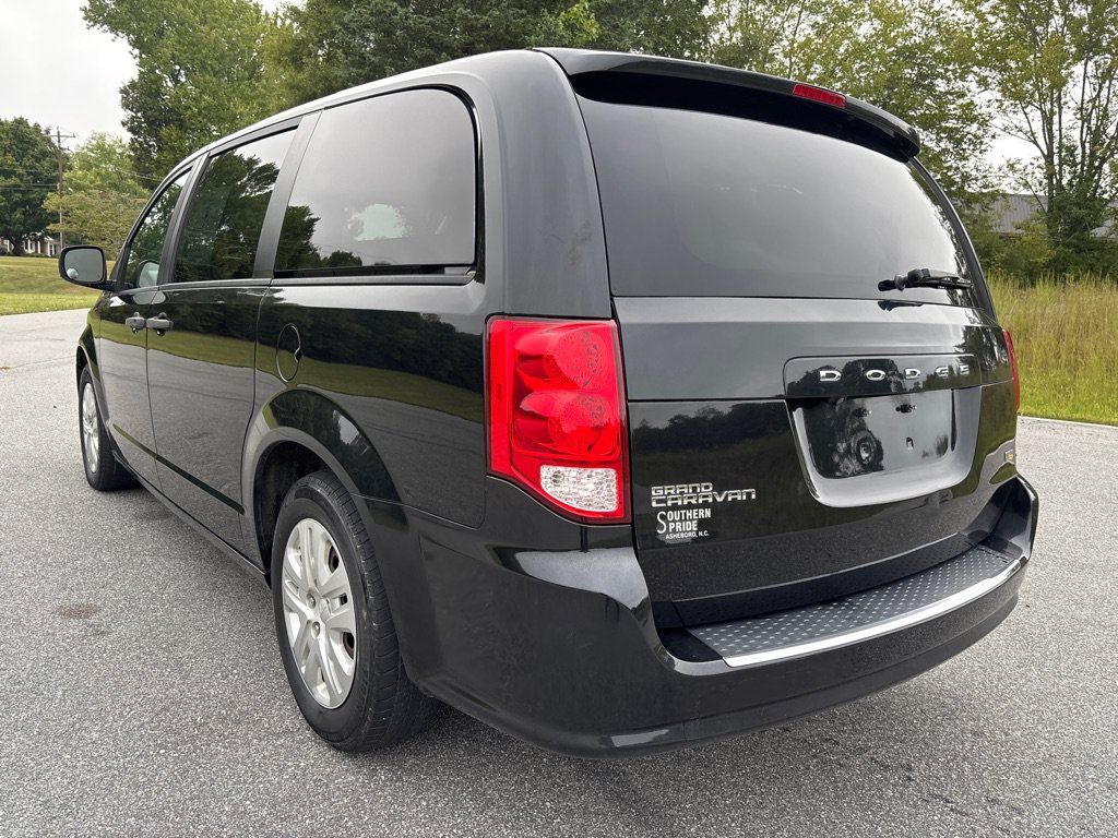 Used 2019 Dodge Grand Caravan SE w/ UConnect Hands-Free Group FWD image 3