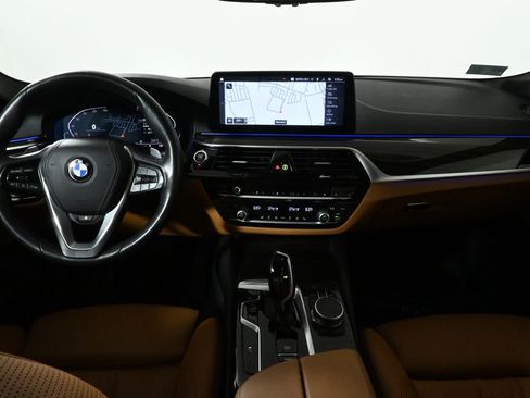 Certified 2022 BMW 530i xDrive w/ Convenience Package image 16