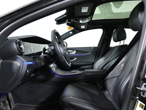 Used 2023 Mercedes-Benz E 350 4MATIC Sedan image 3