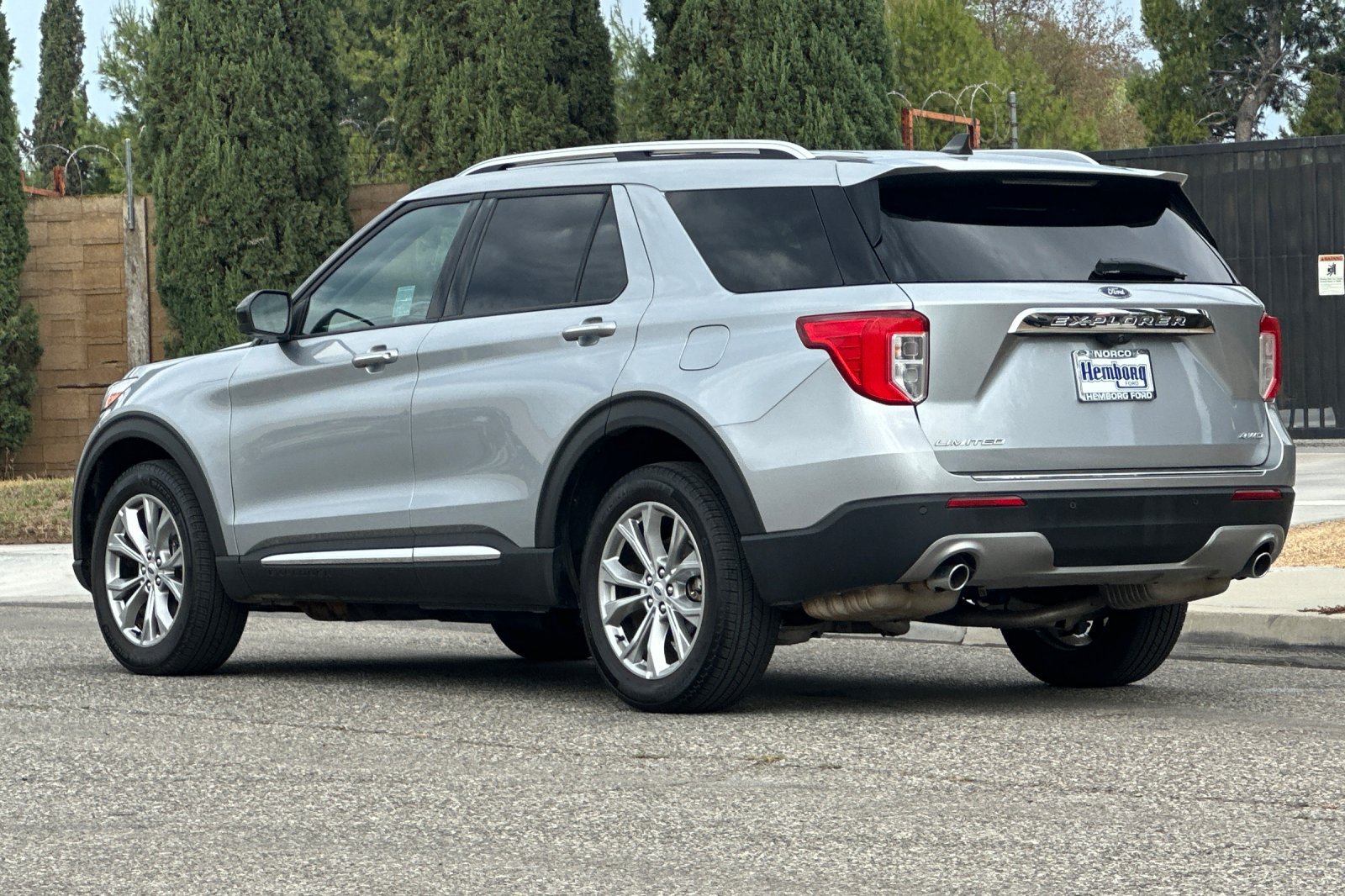 Used 2023 Ford Explorer Limited AWD/4WD image 6
