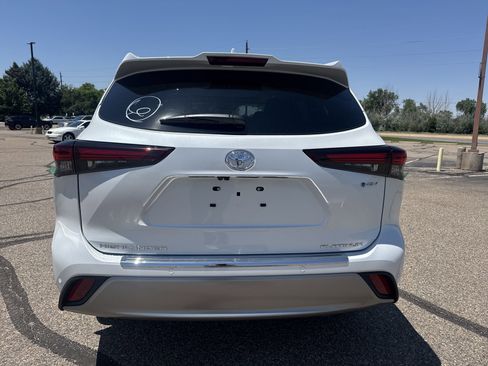 New 2026 Toyota Highlander Platinum AWD/4WD image 4