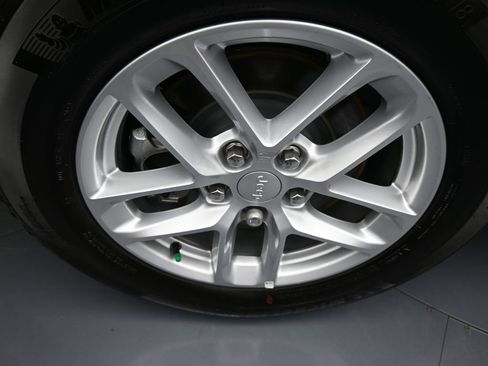 Used 2024 Jeep Grand Cherokee L Laredo w/ Luxury Tech Group I image 43