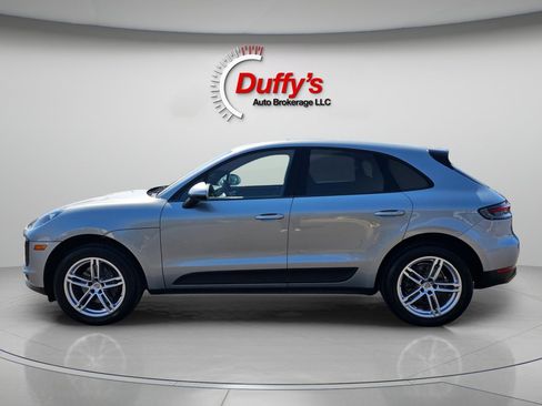 Used 2021 Porsche Macan Premium Pkg w/ Premium Package image 16