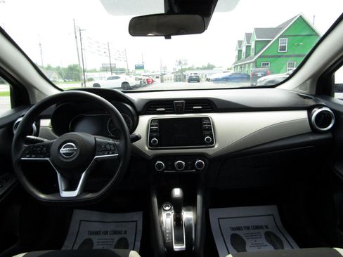 Used 2021 Nissan Versa SV image 9