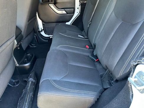 Used 2016 Jeep Wrangler Unlimited Rubicon w/ Connectivity Group image 17