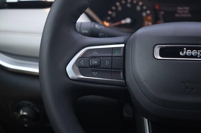 Used 2025 Jeep Compass Limited AWD/4WD image 10