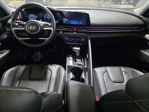 Certified 2025 Hyundai Elantra Limited image 18