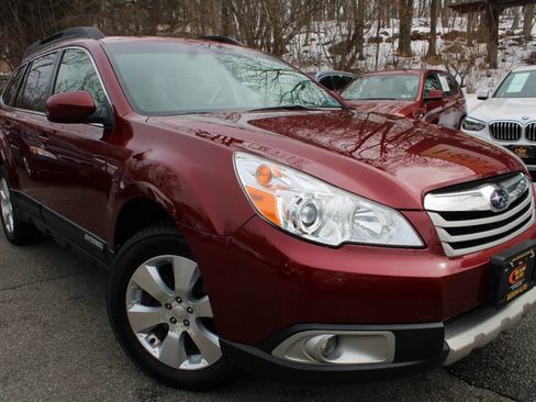 Used 2011 Subaru Outback 3.6R Limited image 4