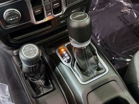 Used 2024 Jeep Gladiator Sport AWD/4WD image 20