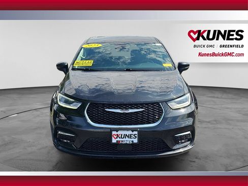 Used 2023 Chrysler Pacifica Touring-L FWD image 4
