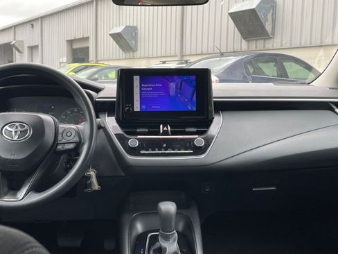 Used 2025 Toyota Corolla LE image 18