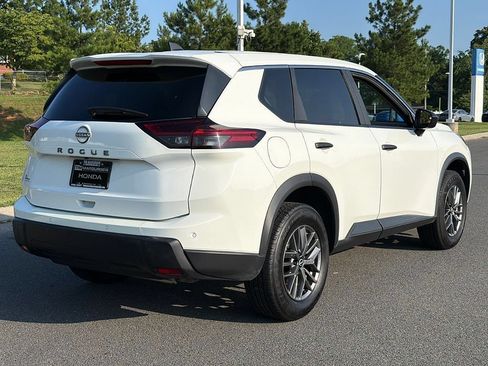 Used 2024 Nissan Rogue S FWD image 3