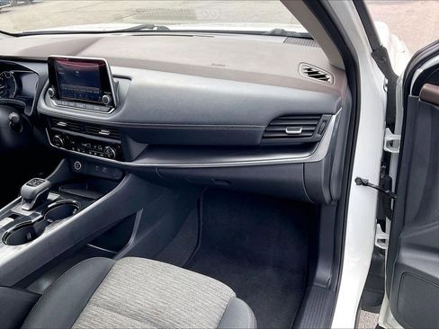 Used 2023 Nissan Rogue SV image 12