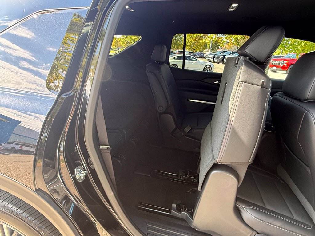 Used 2026 Chevrolet Traverse LT AWD/4WD image 16