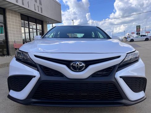 Used 2023 Toyota Camry SE w/ Cold Weather Package FWD image 7