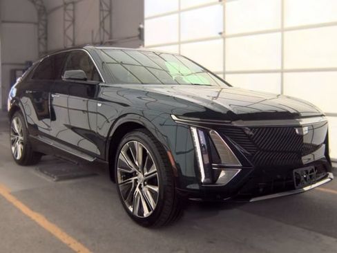 Certified 2025 Cadillac Lyriq Luxury w/ Nappa Leather Package AWD/4WD image 3