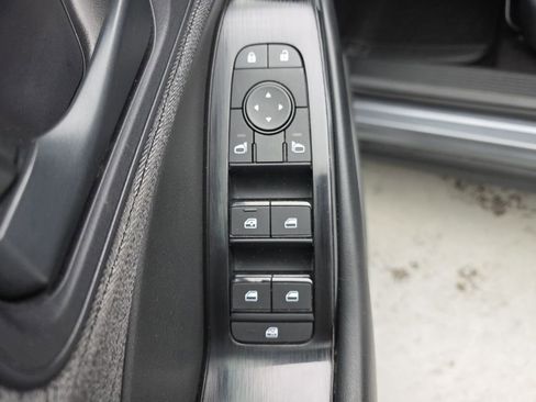 Used 2023 Nissan Rogue S image 12