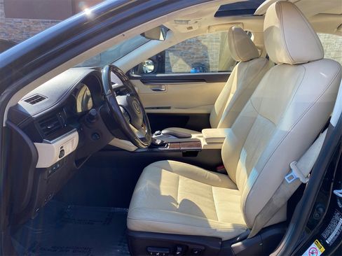 Used 2016 Lexus ES 350 w/ Luxury Package w/Wood Trim image 9