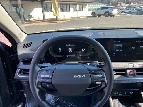Used 2025 Kia K4 LXS image 30
