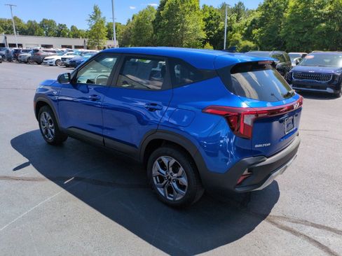 Used 2024 Kia Seltos LX AWD/4WD image 5