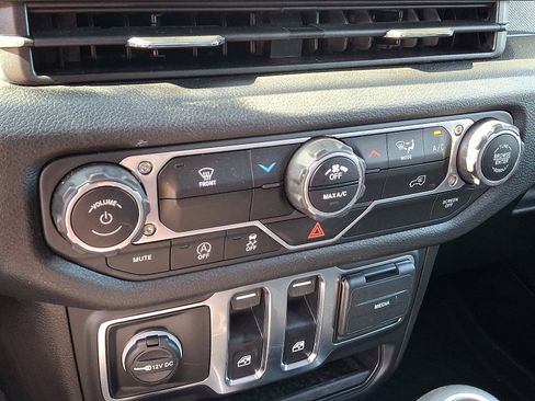 Certified 2025 Jeep Wrangler Sport image 15