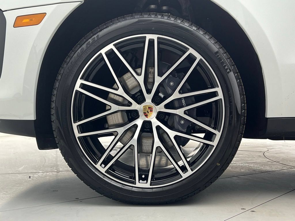 Used 2026 Porsche Macan AWD/4WD image 27