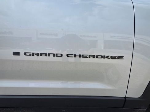 Used 2022 Jeep Grand Cherokee L Limited w/ Luxury Tech Group II image 10