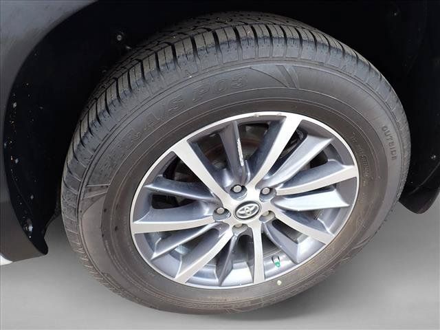 Used 2017 Toyota Highlander XLE AWD/4WD image 7