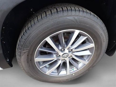 Used 2017 Toyota Highlander XLE AWD/4WD image 7