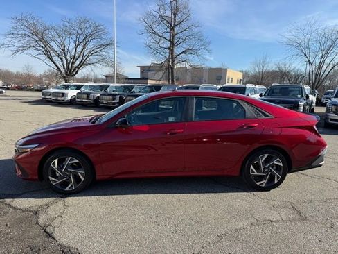 Certified 2025 Hyundai Elantra Sport image 17